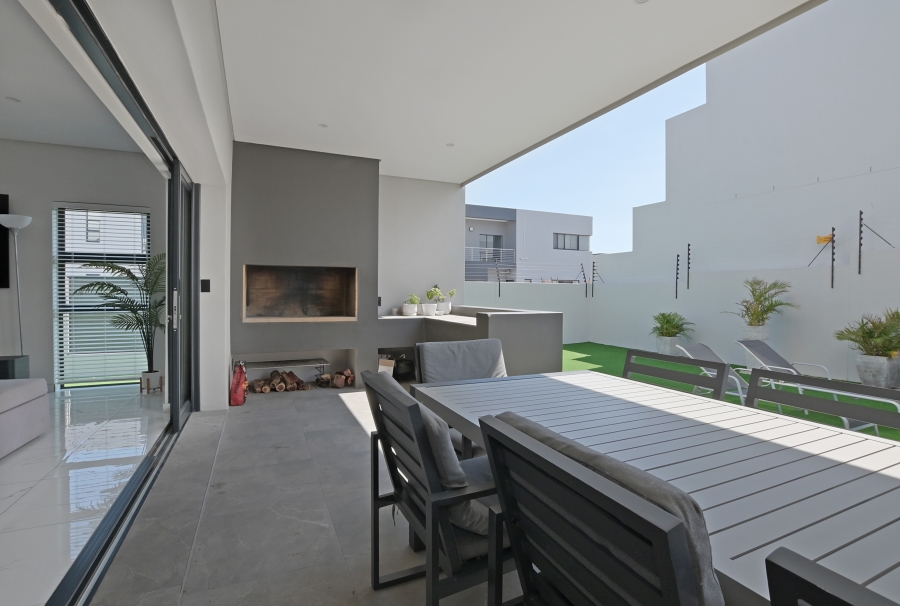 5 Bedroom Property for Sale in Sandown Western Cape